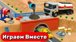 ИГРАЕМ ВМЕСТЕ В ИГРУШКИ ИЗ МУЛЬТИКОВ ДЛЯ ДЕТЕЙ 🧱 СТРОИМ ИГРУШЕЧНЫЙ МОСТ ДЛЯ МАШИНОК