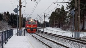 Электропоезд ЭТ2-025 прибывает на о.п. Хуторята