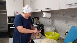 16.11.2025 У дочери Анны день рождение. Сломался последний телевизор. Антоша в печали☺