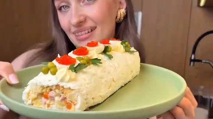 Рулет «Оливье»...🥗🎄😋    Рецепт ⤵️