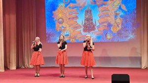 СЕГОДНЯ ПРАЗДНИК У ДЕВЧАТ –  ШОУ-ГРУППА «ВЕРНИСАЖ» 26.06.25г