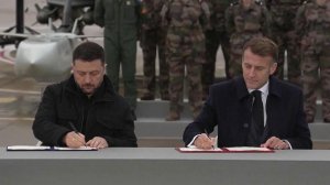 В пригороде Парижа Макрон и Зеленский подписали соглашение о военной помощи Киеву.
