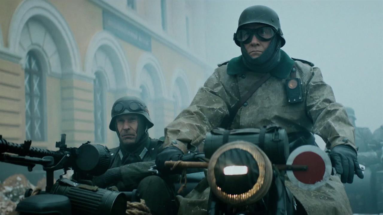 Смотрите на Первом канале многосерийный исторический детектив "Враг у ворот".