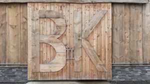 ВЕРИГИНСКИЕ КОНЮШНИ. Обзор конюшни. Знакомство с Сарбаем. Красавчики Чак и Мишаня.