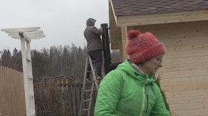 6 соток 10 ноября 2025 года. 2 часть. Установка дымохода...  Первая протопка чугунного камина.