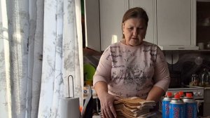 с утра на биржу,а потом транжирить пенсию/ собираю посылки детям/