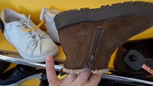 Грязная и необработанная обувь в Секонд Хенде в Москве