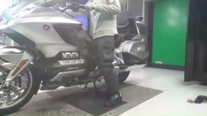 Мотоцикл турист Honda GL 1800 Gold Wing Tour DCT рама SC79 классика мотокофры гв 2023 пробег 8 т.км