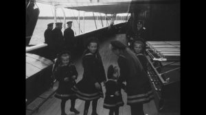 Какая милота! Дети Николая II танцуют на палубе «Штандарта»