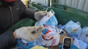 Как_я_зарабатываю_лазая_по_мусоркам_Питера_Dumpster_Diving_RUSSIA28