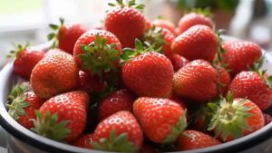 Как вырастить клубнику дома 10 кг зимой каждую неделю.