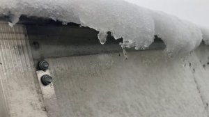 Теплица в снегу.