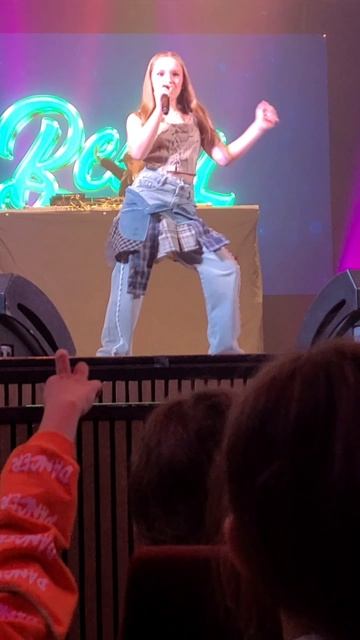 Betsy в Крамнодаре Потому что друг #концерт #краснодар #музыка #betsy #бетси #песня смотреть онлайн