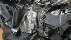 Коробка № АЕ325 Обрезки кожи МРС Черные