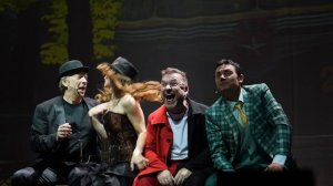 "Без грима и мантии"