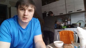 Весёлая Семейка 45 / УЛОЖИЛИ ЛИНОЛЕУМ НА ВЕРХНЕМ ЭТАЖЕ / ЧИТАЮ КОММЕНТАРИИ