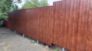 Забор из профнастила темное дерево в Донецке ДНР.