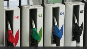 В Госдуме предложили установить мораторий на повышение цен на бензин