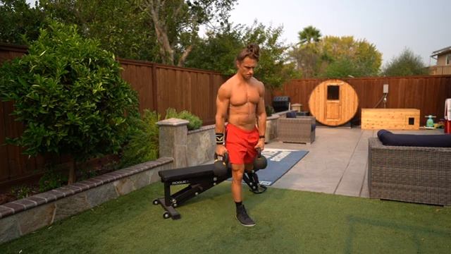 Румынска тяга с двумя гирями с ногой на лавке / Rear Foot Elevated Kettlebell Single Leg RDL смотреть онлайн