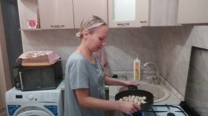 Жареные пельмешки с соусом на ужин 😋 Приготовим и поболтаем