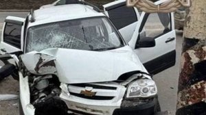 В Саратовской области машина влетела в стол, погибла пожилая пассажирка