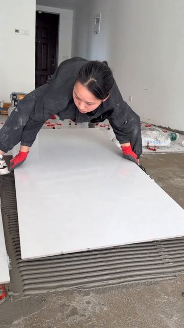 Укладка огромной плитки, #ремесло, #плиточник @690105153