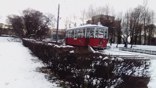 Памятник в виде трамвая смотреть онлайн