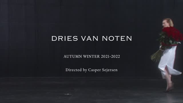 Показ женской коллекции Dries Van Noten осень-зима 2021-22