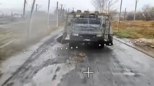 На окраинах Купянска в Харьковской области, где подразделения ВСУ находятся в окружении, идут бои.