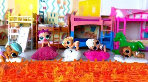 ПОЛ - ЭТО ЛАВА🔥🔥 В ДЕТСКОМ САДИКЕ! Куклы ЛОЛ сюрприз СМЕШНЫЕ мультики ДАРИНЕЛКА