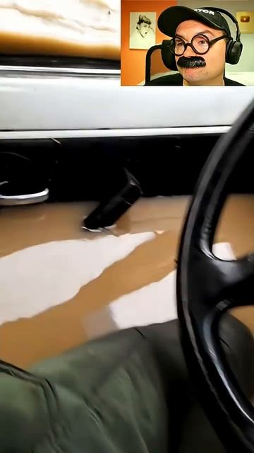 Мужик пролил кофе в машине смотреть онлайн