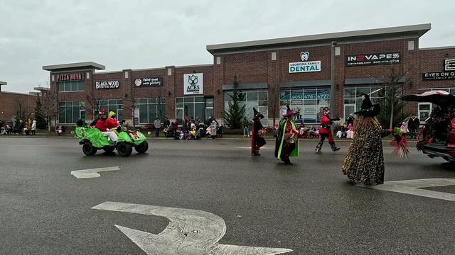 Парад Деда Мороза в Кесвике Канада