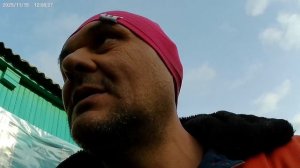 Выгребаем мусор из дома.