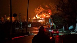 Появились кадры атаки БПЛА на Белгородскую область. Атакован ТЦ в Короче. Новости 17.11.2025