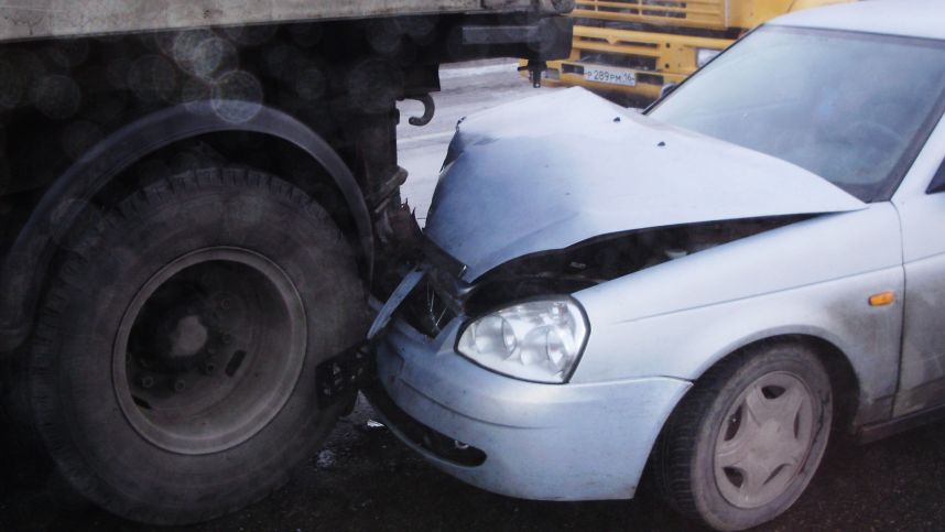 Гололед привел к хаосу на трассах в Подмосковье
