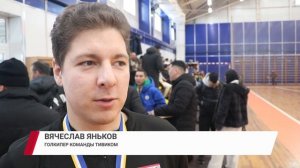 Кубки и медали накануне вручили футбольным коллективам по итогам летнего сезона!