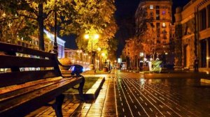 Пусто в сквере. Мокрые скамейки - слова Виктора Левашова.