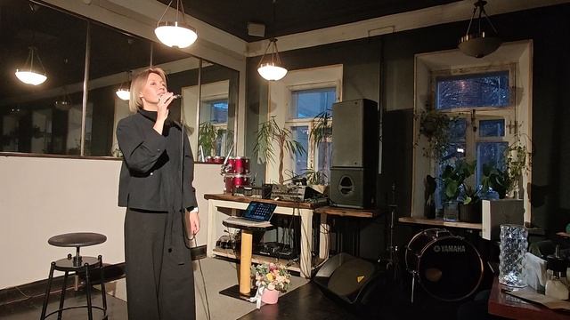 Анна Сеничева - Город наполнен мыслями до краев.