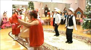 Старенький танец в шляпах