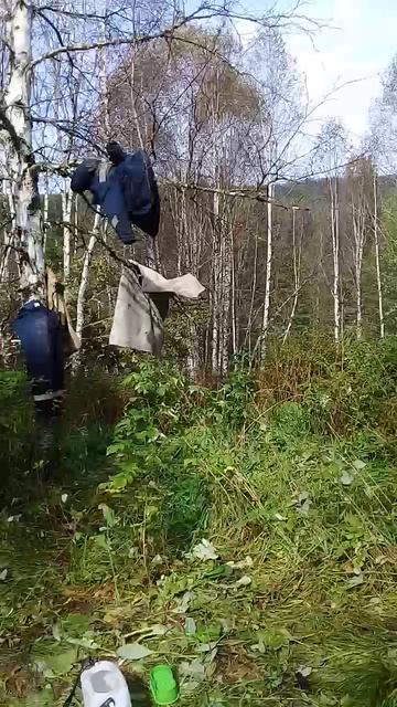 Наконец то кончился дождь, сушим вещи.