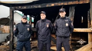 В Томской области полицейские спасли шестерых человек из горящего дома