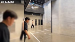 Тэхен на спорте Weverse live 18.11.2025