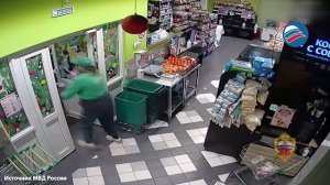 В Москве вооруженный ножом мужчина «наполнил» корзину продуктами на 10 лет тюрьмы