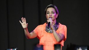 Буланову бросили все ее «энергосберегающие» танцоры