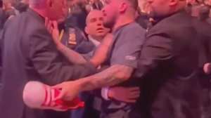 Братья Хабиба напали на его обидчика на турнире UFC 322!