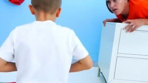 Влад и Ники ходят сквозь стены как приведение!