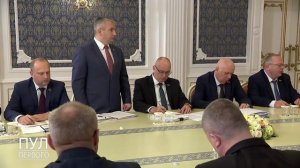 От какого предложения у Первого потемнело в глазах?