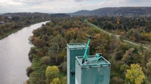 Зачем он там? Самокат на пилоне - современное искусство или хулиганство?