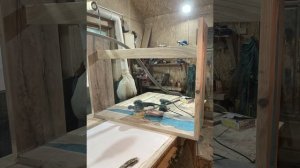 Барная стойка из слэбов карагача и эпоксидной смолы перламутрового цвета