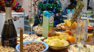 Весёлая Семейка 45 / САМАЯ ВКУСНАЯ ЗАКУСКА НА ПРАЗДНИЧНЫЙ НОВОГОДНИЙ СТОЛ!